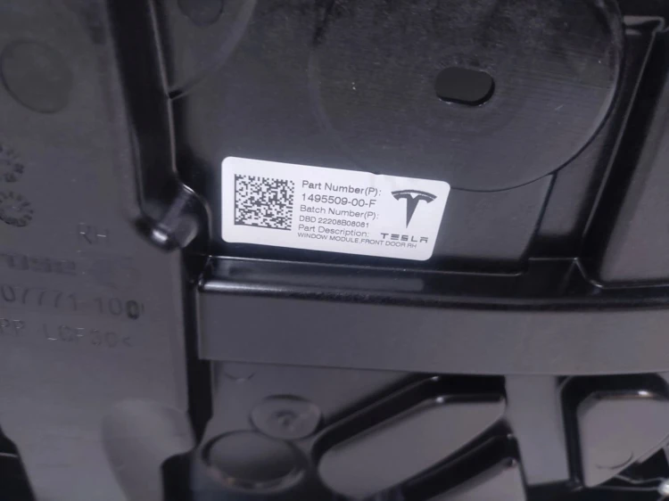 PODNOŚNIK SZYBY PRAWY PRZÓD TESLA MODEL Y (2019-) LONG RANGE DUAL MOTOR 351
