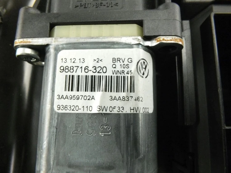 PODNOŚNIK SZYBY PRAWY PRZÓD VOLKSWAGEN PASSAT B7 2.0 TDI 3AA837756