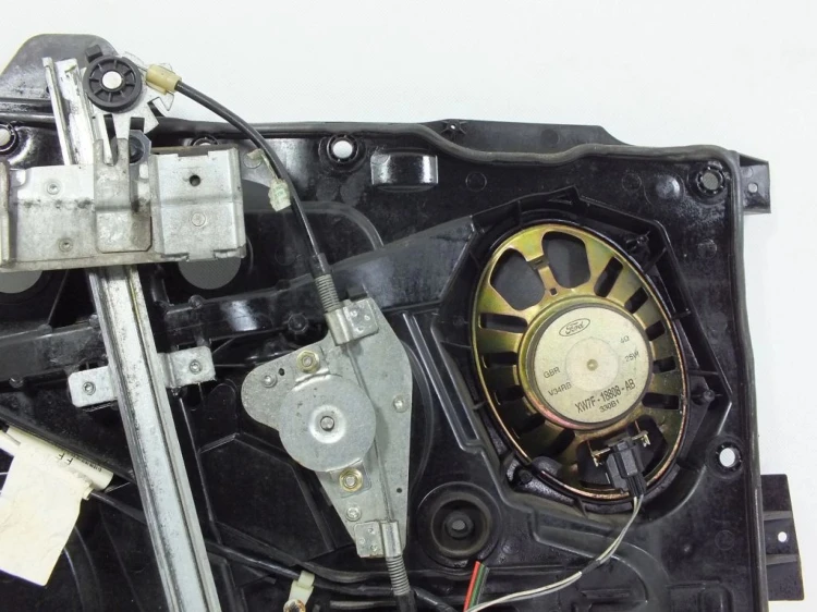 PODNOŚNIK SZYBY PRAWY PRZÓD FORD FUSION (2001-2005) 1.4 16V 80KM