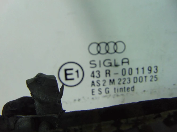 PODNOŚNIK SZYBY PRAWY PRZÓD AUDI A6 C4