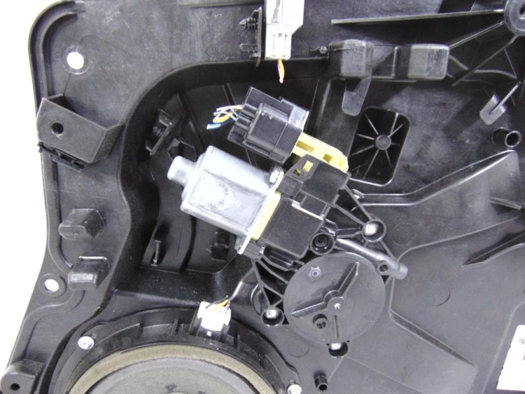 PODNOŚNIK SZYBY PRAWY PRZÓD FORD FIESTA MK7 (2008-2017) 1.6L Zetec-S (115PS