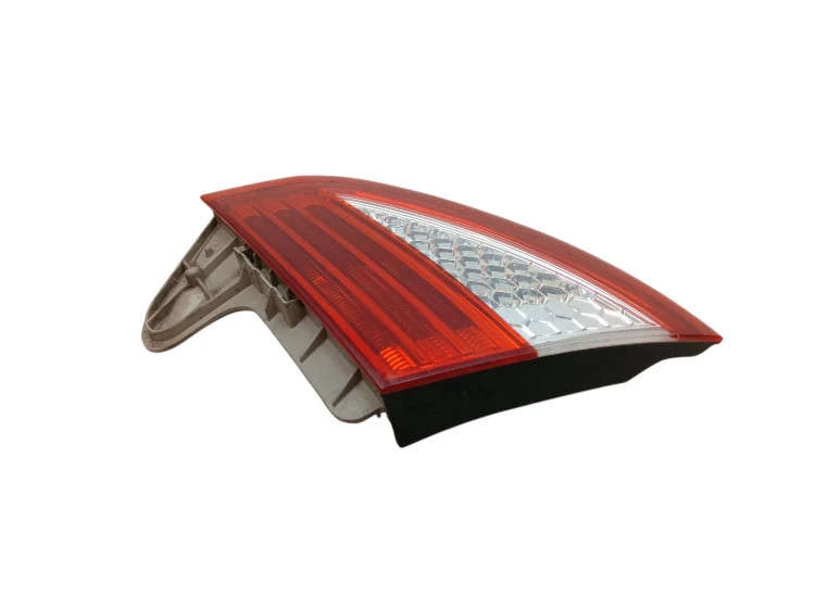 LAMPA PRAWY TYŁ W KLAPE FORD MONDEO MK4 (2007-2010) 2.0 TDCI 140KM