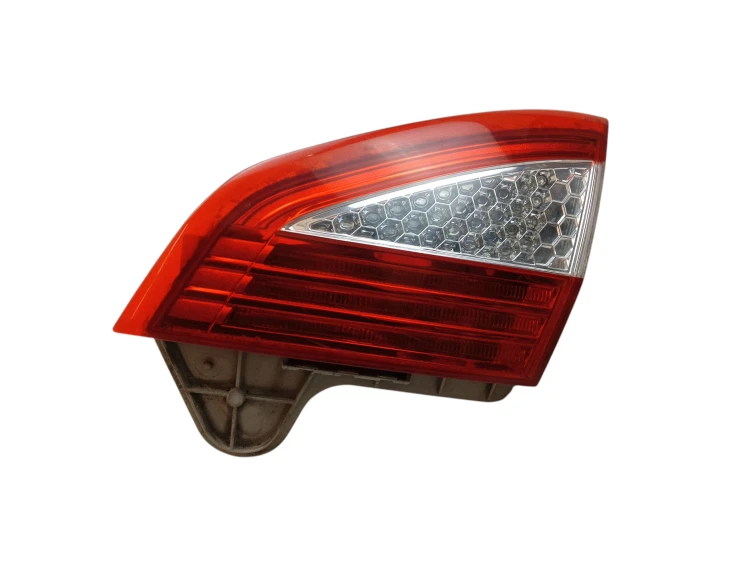 LAMPA PRAWY TYŁ W KLAPE FORD MONDEO MK4 (2007-2010) 2.0 TDCI 140KM