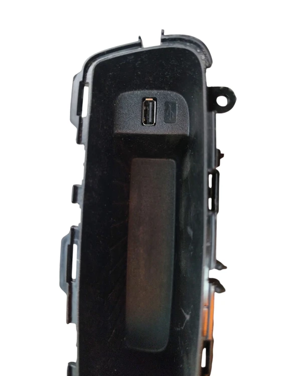 GNIAZDO USB FORD FOCUS MK3 LIFT (2014-2018) 1.5 TDCI 120KM