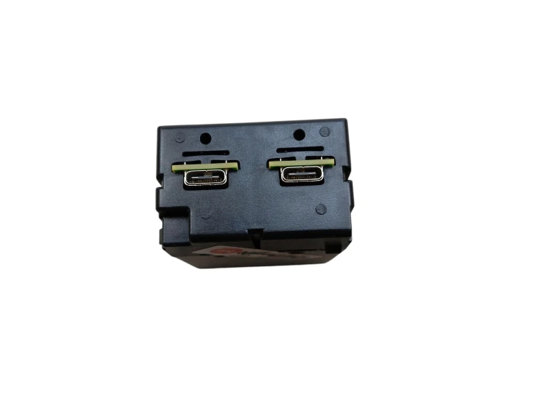 GNIAZDO USB VOLVO XC40 RECHARGE LIFT (2022-) E400V12 408KM 32375814
