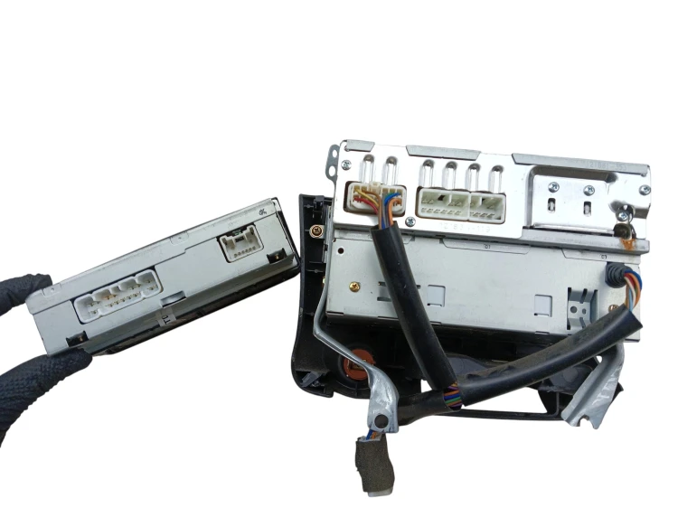 RADIO TOYOTA YARIS I (1999-2003) 1.0 VVT-I 68KM 86110-0D021, 86120-0D022, 0