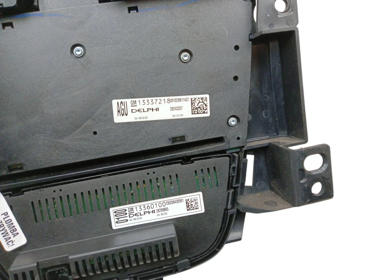 PANEL RADIA KLIMATYZACJI OPEL ASTRA J (2009-2012) 1.6 16V 115KM 13337218, 1