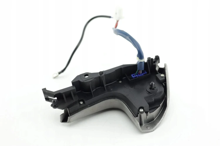 PRZYCISKI KIEROWNICY TOYOTA CAMRY VII ACV40 (2006-2011) 2.4 16V 2AZFE 33659