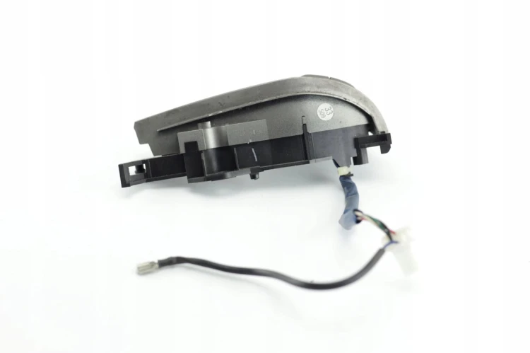 PRZYCISKI KIEROWNICY TOYOTA CAMRY VII ACV40 (2006-2011) 2.4 16V 2AZFE 33659