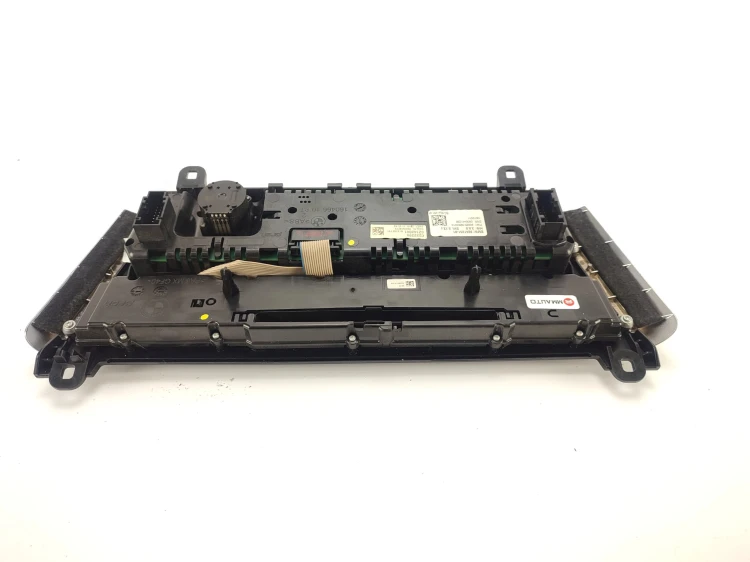 PANEL RADIA KLIMATYZACJI BMW F07 GRAN TURISMO (2009-2013) 3.0 D 245KM 92412
