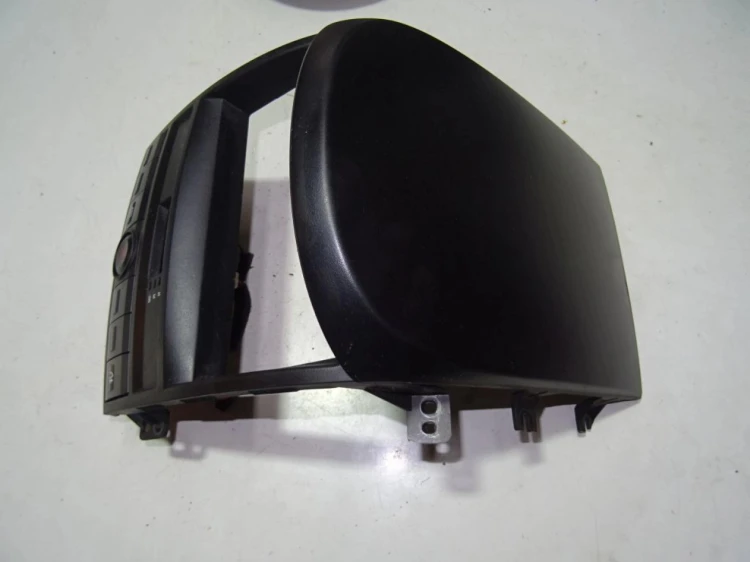 PANEL ŚRODKOWY KIA SORENTO I (2002-2009)