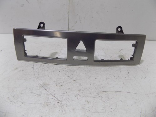 PANEL ŚRODKOWY MERCEDES C W203 LIFT