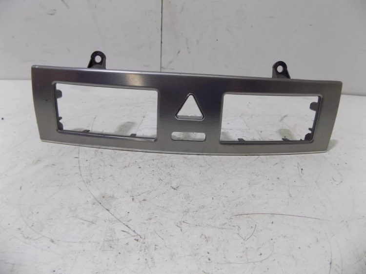 PANEL ŚRODKOWY MERCEDES C W203 LIFT