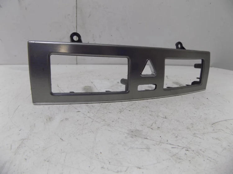 PANEL ŚRODKOWY MERCEDES C W203 LIFT