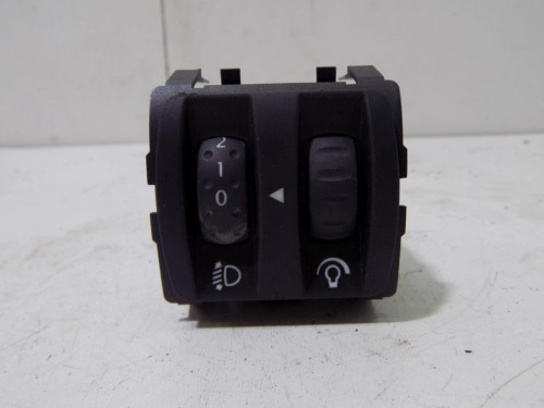 PRZYCISK REGULACJI ŚWIATEŁ RENAULT MEGANE II LIFT (2005-2008) 8200121805B