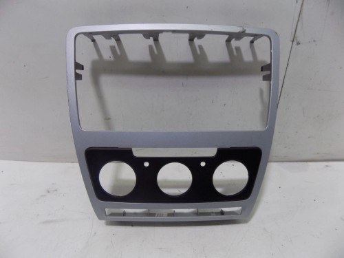 PANEL ŚRODKOWY SKODA OCTAVIA II LIFT (2008-2013)