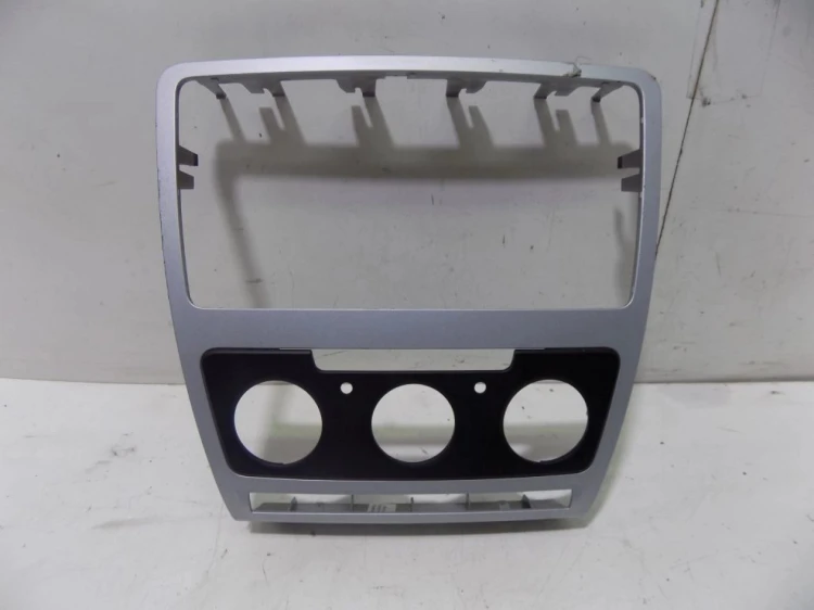 PANEL ŚRODKOWY SKODA OCTAVIA II LIFT (2008-2013)