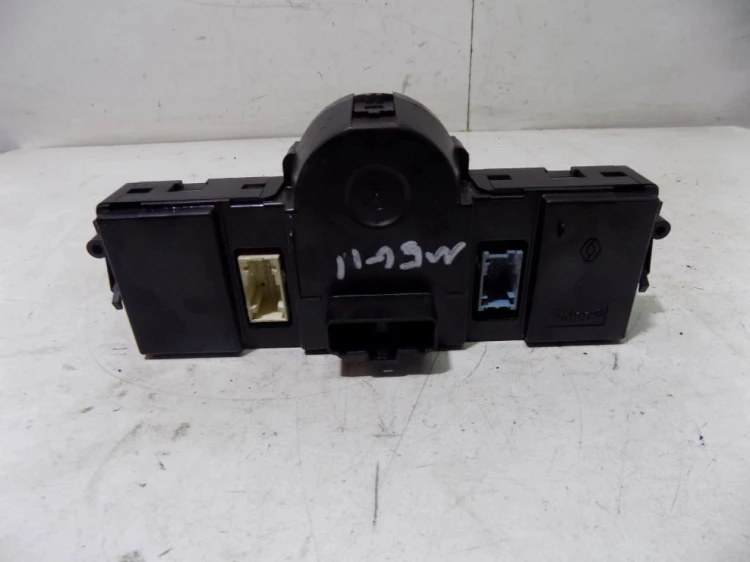 PANEL NAWIEWU RENAULT SCENIC II (2003-2005)