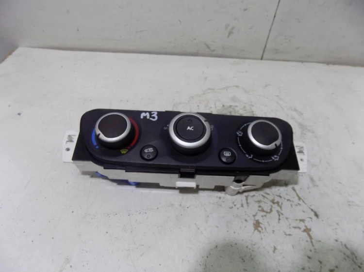 PANEL NAWIEWU RENAULT MEGANE III (2008-2013)
