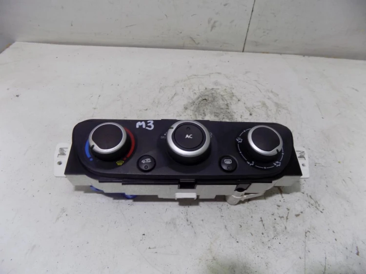 PANEL NAWIEWU RENAULT MEGANE III (2008-2013)