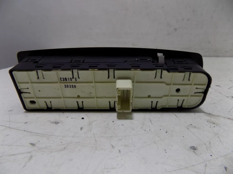 PANEL STEROWANIA SZYB RENAULT MEGANE III (2008-2013)