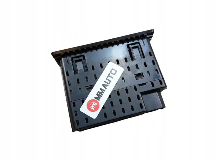 GNIAZDO USB NISSAN QASHQAI J12 (2021-2024) 1.3 DIG-T 140KM 284H36RA2A