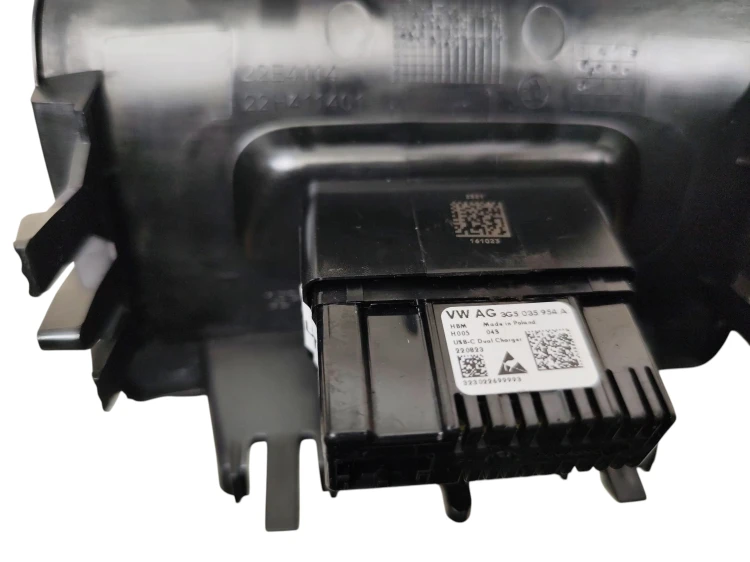 GNIAZDO USB SKODA OCTAVIA IV (2019-2024) 1.0 TSI 110KM 3G5035954A