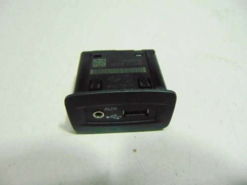 GNIAZDO USB AUX RENAULT SCENIC III (2009-2013) 1.6 16V