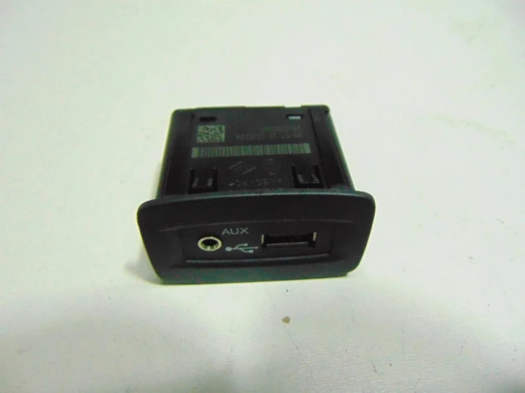 GNIAZDO USB AUX RENAULT SCENIC III (2009-2013) 1.6 16V