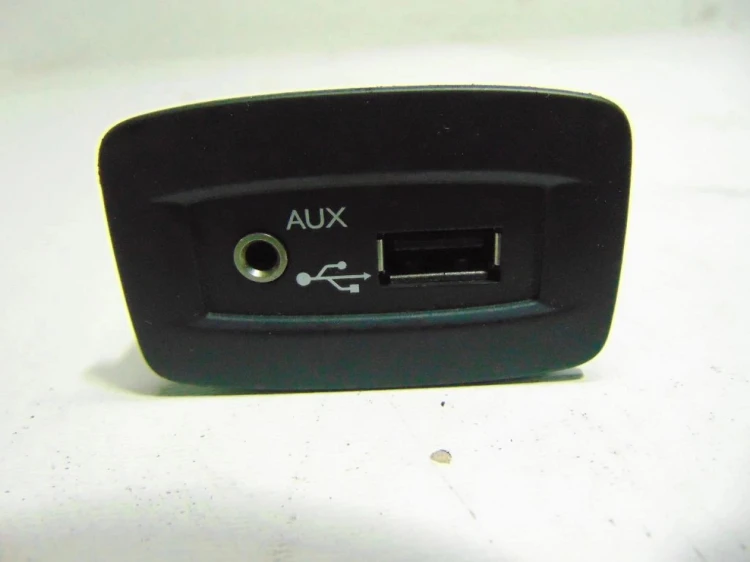 GNIAZDO USB AUX RENAULT SCENIC III (2009-2013) 1.6 16V