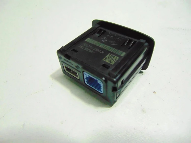 GNIAZDO USB AUX RENAULT SCENIC III (2009-2013) 1.6 16V
