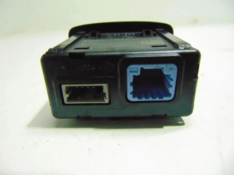 GNIAZDO USB AUX RENAULT SCENIC III (2009-2013) 1.6 16V