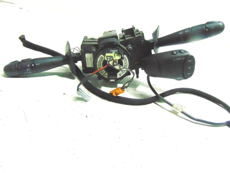 PRZEŁĄCZNIK ZESPOLONY RENAULT KANGOO II (2003-2008) 1.5 DCI 8200379527