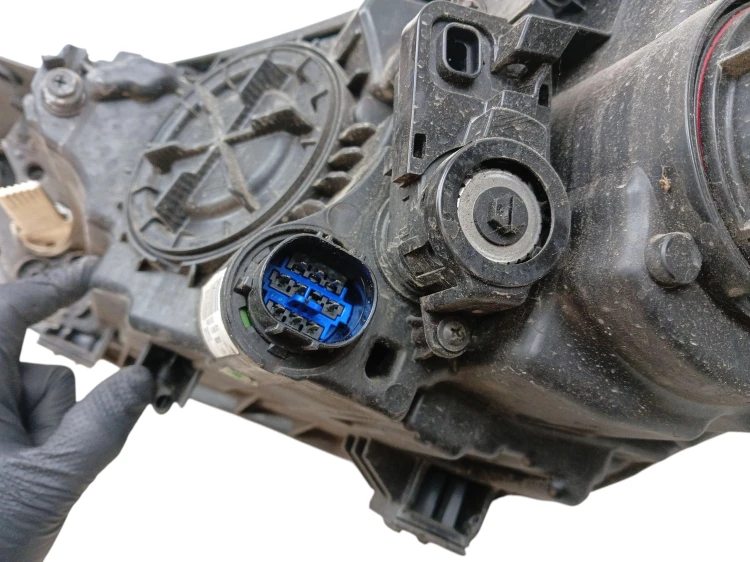 LAMPA PRAWY PRZÓD HYUNDAI TUCSON III (2015-2018) 2.0 CRDI 136KM 92102-D7110