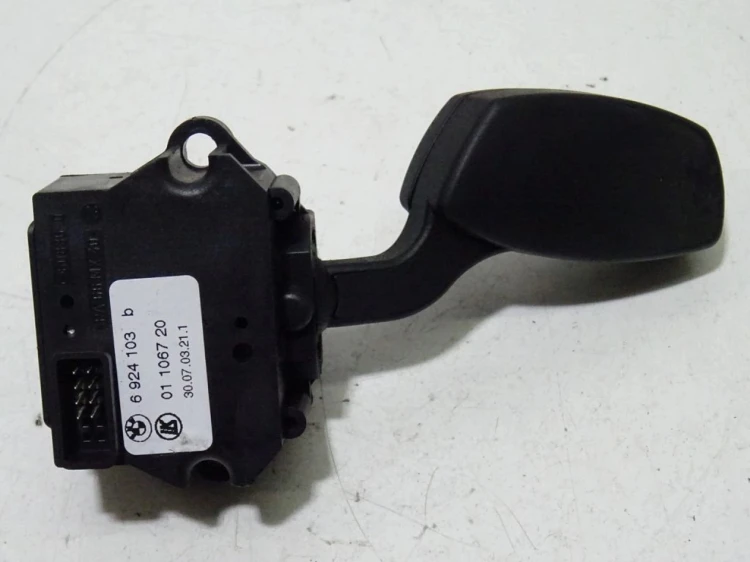 PRZEŁĄCZNIK MANETKA KIERUNKOWSKAZÓW BMW E60 6924103