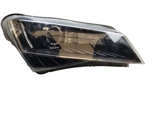 LAMPA PRAWY PRZÓD SKODA SUPERB III (2015-2019) 2.0 TDI 150KM 3V2941016A
