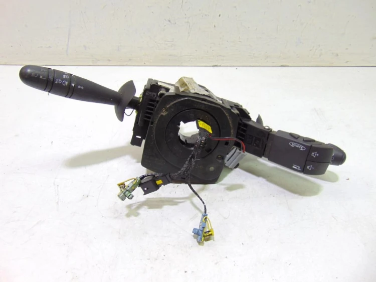 PRZEŁĄCZNIK ZESPOLONY RENAULT LAGUNA II LIFT (2005-2007) 8200260781-A
