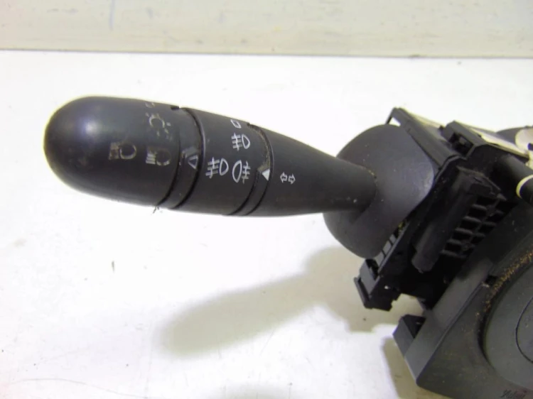PRZEŁĄCZNIK ZESPOLONY RENAULT LAGUNA II LIFT (2005-2007) 8200260781-A