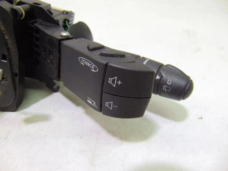 PRZEŁĄCZNIK ZESPOLONY RENAULT LAGUNA II LIFT (2005-2007) 8200260781-A
