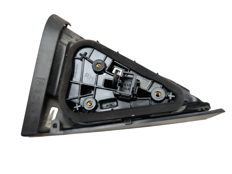 LAMPA PRAWY TYŁ W KLAPE SKODA SUPERB III (2015-2019) 2.0 TDI 150KM 3V594530