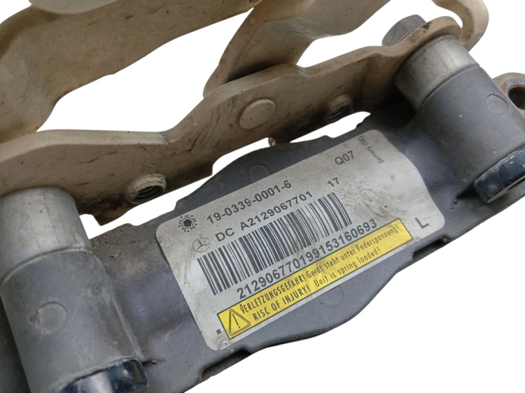 ZAWIAS NABÓJ MASKI LEWY PRZÓD PRZEDNI MERCEDES W212 A2129067701