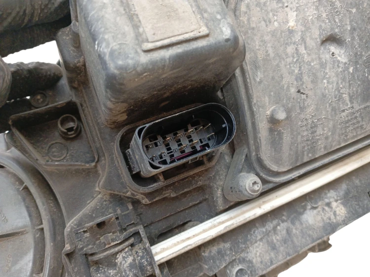 LAMPA PRAWY PRZÓD MERCEDES E W212 LIFT (2012-2016) 2.2 BlueTEC 136KM A21282
