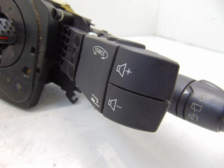 PRZEŁĄCZNIK ZESPOLONY RENAULT LAGUNA II LIFT (2005-2007) 2.0 DCI 8200004642