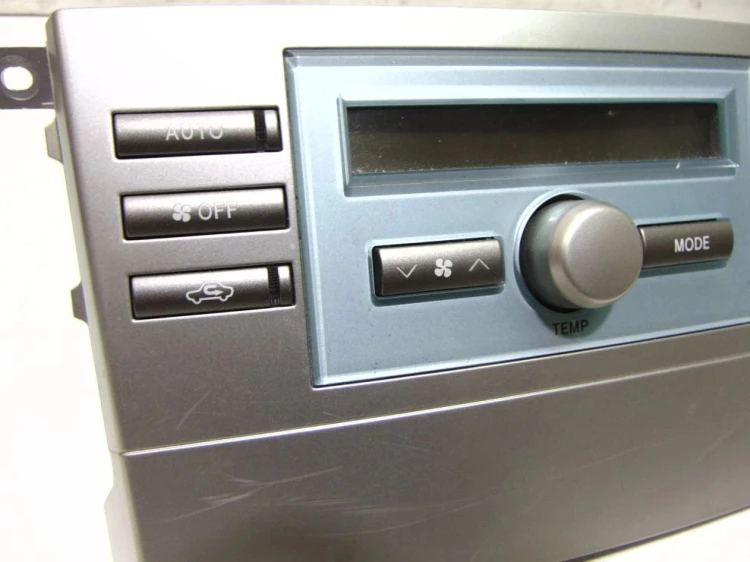 PANEL NAWIEWU TOYOTA COROLLA VERSO II (2004-2009)