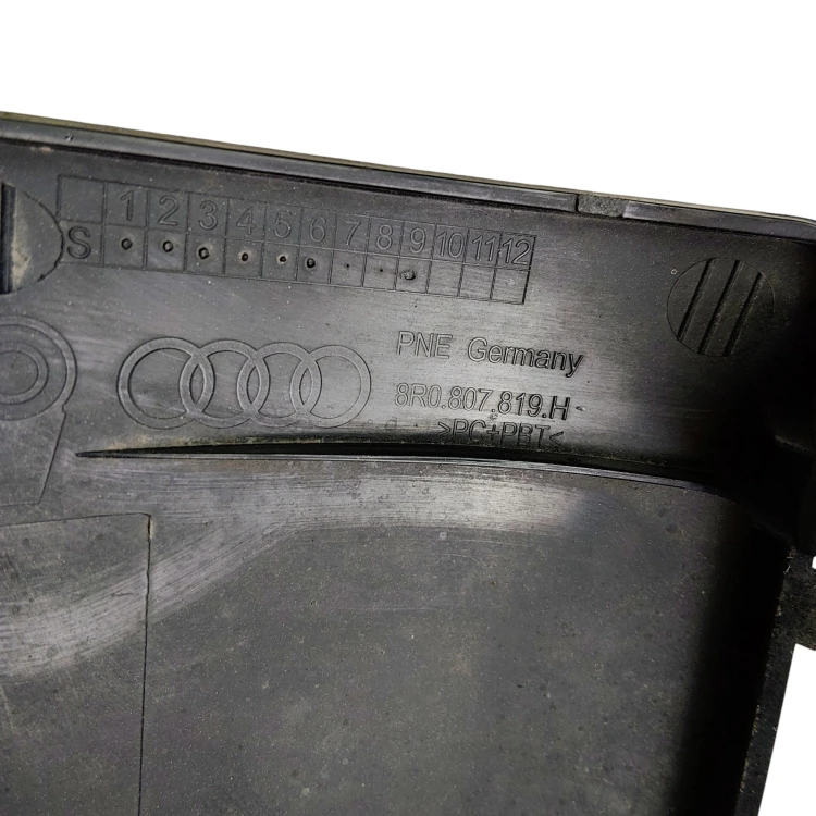 ZAŚLEPKA ZDERZAKA HAKA TYŁ AUDI Q5 8R 8R0807819H