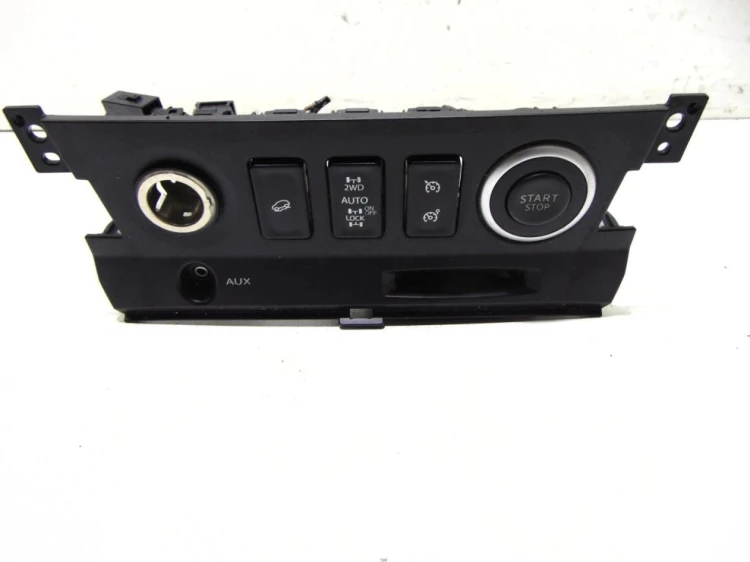 PANEL ŚRODKOWY RENAULT KOLEOS (2008-2015)