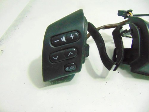 PRZYCISKI KIEROWNICY RADIA TOYOTA COROLLA VERSO II (2004-2009) 1.8 16V