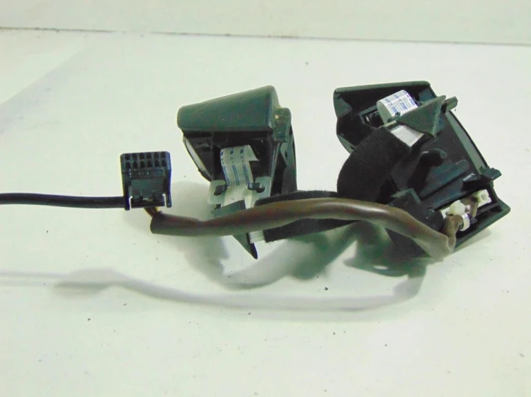 PRZYCISKI KIEROWNICY RADIA TOYOTA COROLLA VERSO II (2004-2009) 1.8 16V