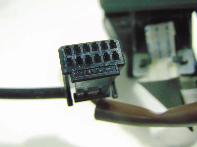 PRZYCISKI KIEROWNICY RADIA TOYOTA COROLLA VERSO II (2004-2009) 1.8 16V