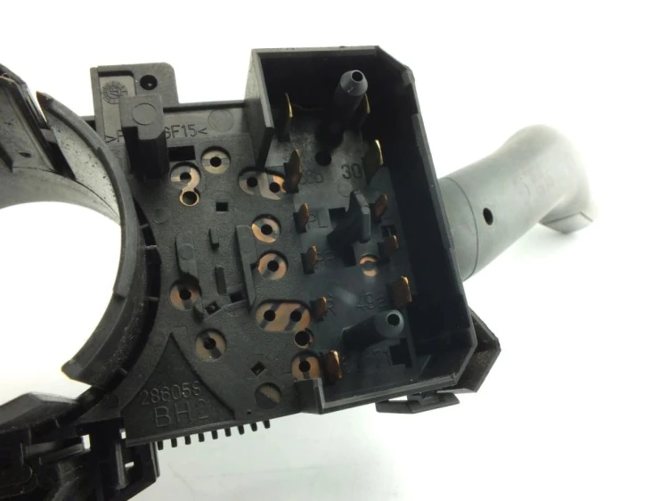 PRZEŁĄCZNIK ZESPOLONY VOLKSWAGEN GOLF IV 1.9 TDI 8L0953513